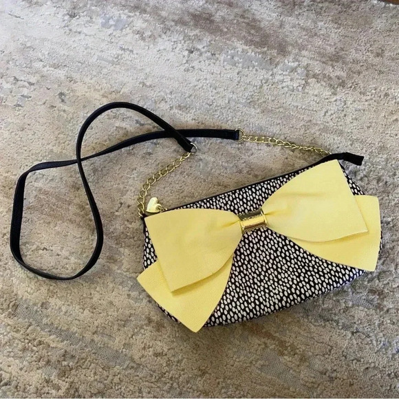 Betsey Johnson Faux Leather Large Bow Purse Handbag Crossbody Bag - Picture 1 of 12